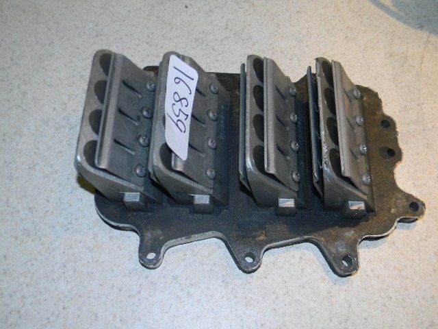 Johnson Evinrude Leaf Plate & Base Assembly 312237 379582 1966 100 HP
