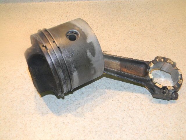 Johnson Evinrude Piston & Connecting Rod 383679 1969-1970 115 HP