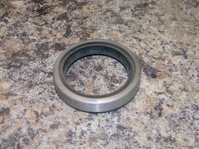 New Johnson Evinrude Upper Crankshaft Seal 1976 - 1984 25 & 35 HP