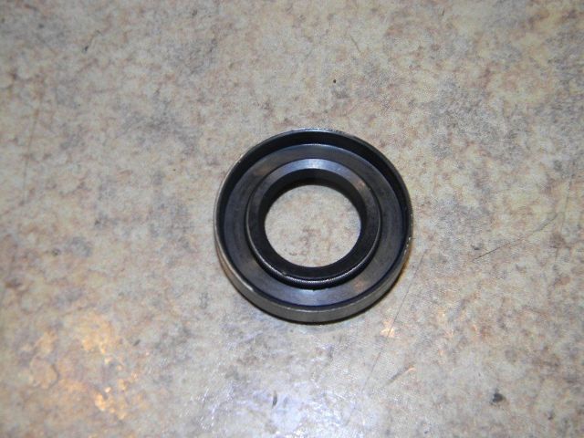 Sierra Oil Retainer Seal 1976 - 1993 1994 1995 9.9 15 HP