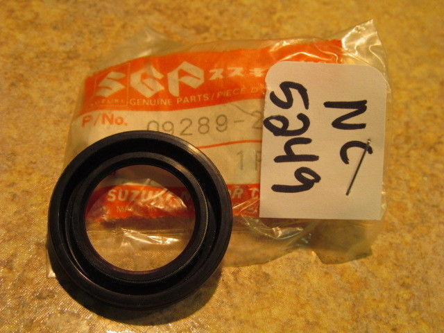 NEW Suzuki Oil Seal DT DF