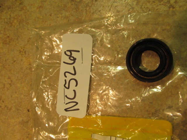 NEW Suzuki Oil Seal 1980 - 1988 DT 9.9 16 20 25 28 35 40 60 HP