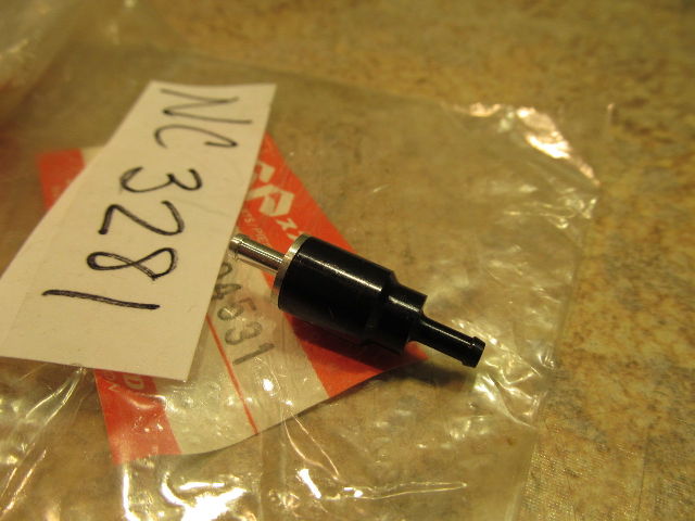 NEW NOS Suzuki 1985 - 1987 DT 55 65 Oil Hose Valve