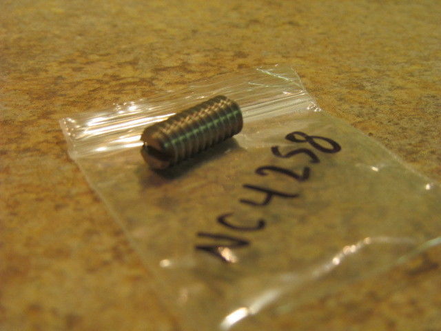 New Johnson Evinrude OMC Screw