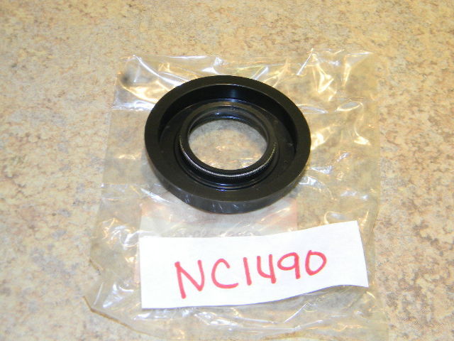 NOS Suzuki Marine Outboard Oil Seal