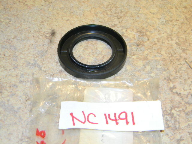 NOS Suzuki Marine Outboard Oil Seal