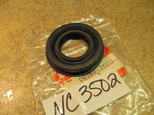 NEW NOS Suzuki 1979 1980 1981 1982 1983 DT 50 65 Oil Seal