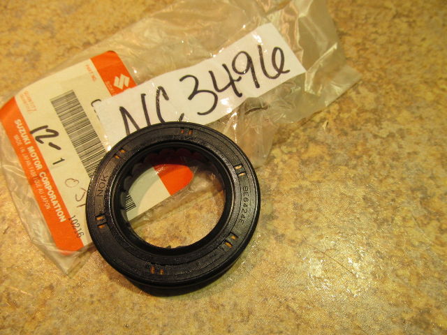 NEW NOS Suzuki 32 x 52 x 8 Oil Seal
