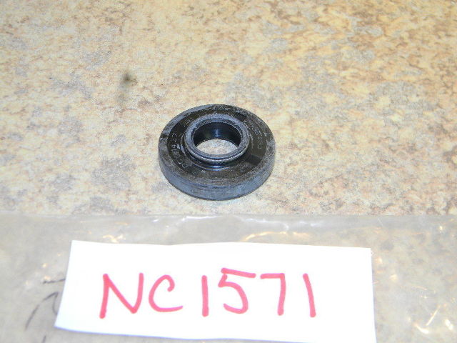 NOS 1991 - 2005 Johnson Evinrude 4 - 8 HP Propeller Shaft Oil Seal