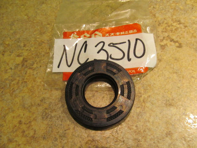 NEW NOS Suzuki DT 75 85 Oil Seal
