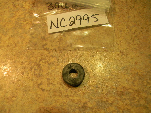 NEW Johnson Evinrude Rubber Mount 306207