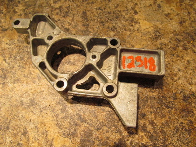 320011 Johnson Evinrude 1976-1977 Starboard Bracket 25 35 HP