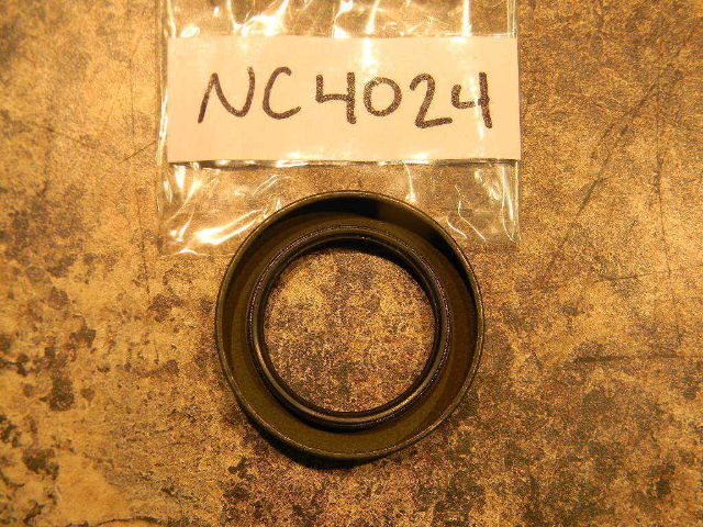 New Johnson Evinrude OMC Oil Retainer Seal 309989