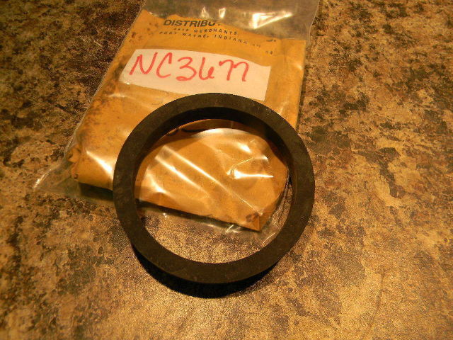 NEW NOS OMC Johnson Evinrude Tube to Housing Seal 305152