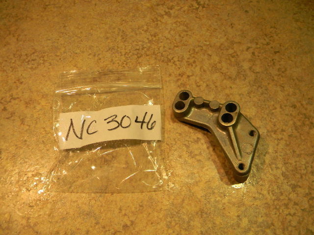 NEW Johnson Evinrude Bracket Lever to Cylinder 304941