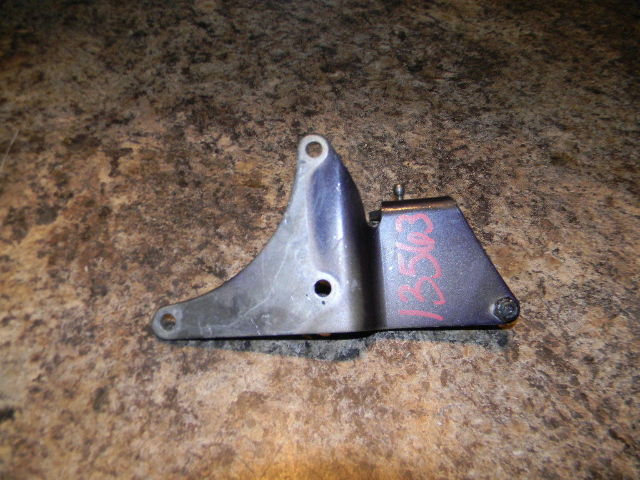 817746A1 Force 1974-1994 Connector Stud Bracket 40 45 50 HP