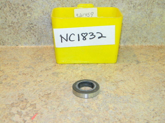 New Johnson Evinrude Outboard Marine Oil Retainer Seal 321459