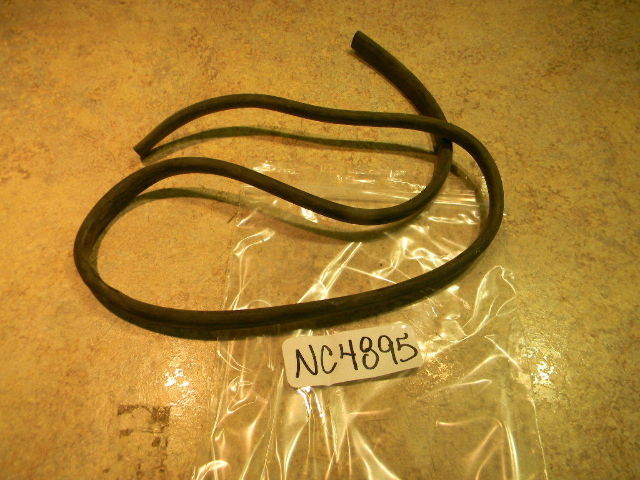 New Johnson Evinrude OMC Motor Cover Seal 305702 204866