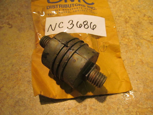 NEW Johnson Evinrude OMC Upper Rubber Mount 303882