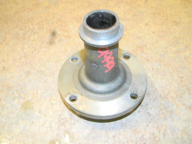 1968-1992 Johnson Evinrude Crankcase Head 382457 35 40 48 50 55 60 65 70 75 HP