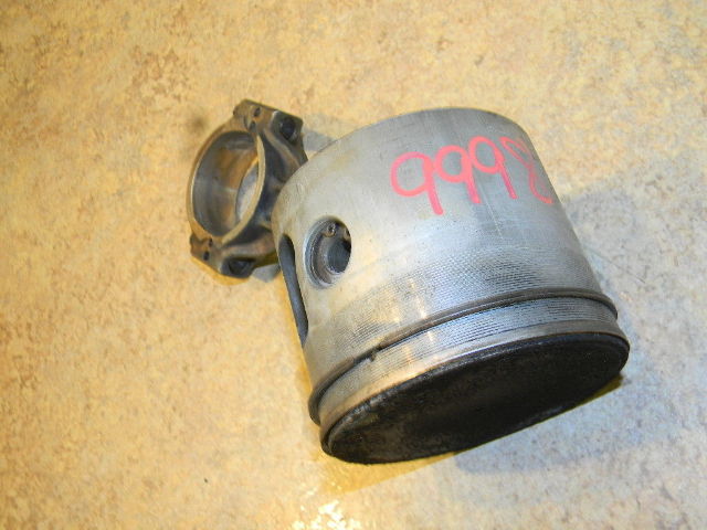 Johnson Evinrude piston and connecting rod 384251 1970 60 HP