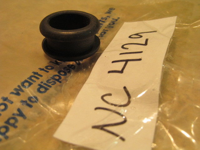 New Johnson Evinrude OMC Water Tube Grommet 311522