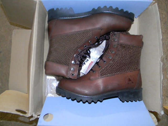 New in the box Black Rock Insulated Waterproof Boots Size 10 1/2