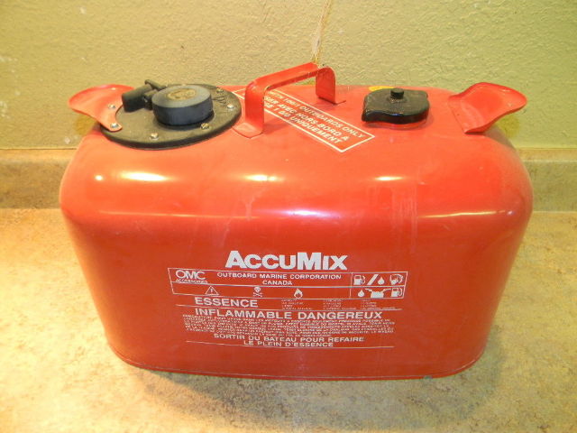 Johnson Evinrude OMC 6 gallon Accumix gas fuel tank 100 to 1 ratio