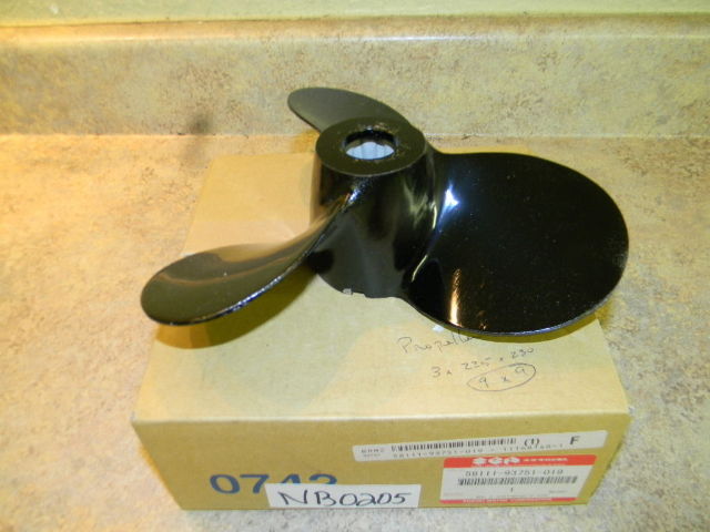 New in the box 9x9 Suzuki Propeller 3 x 225 x 230 58111-93751-019