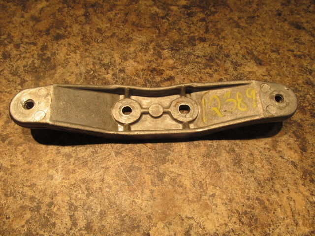 320410 Johnson Evinrude 1976-1979 Cover Mount Bracket 25 35 HP