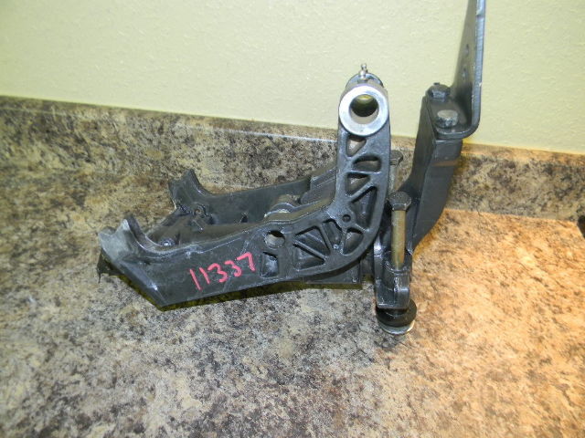 821772A5 821769F3 Force 1995-1997 Swivel Bracket W/ Swivel Head 40 50 HP