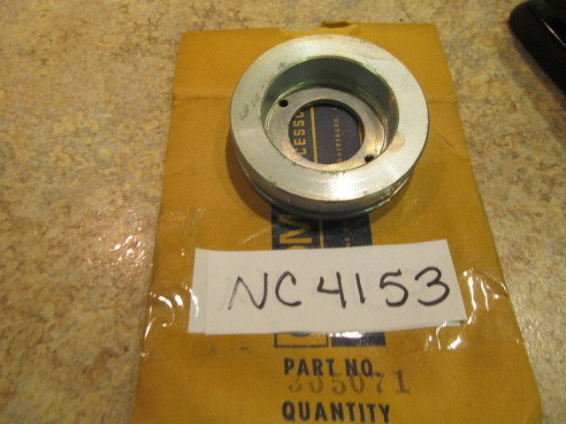 New Johnson Evinrude OMC Oil Retainer Housing 305071