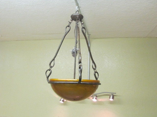 World Imports Beautiful Hanging Pendant Light Iron Oxide finish w/ Art Glass