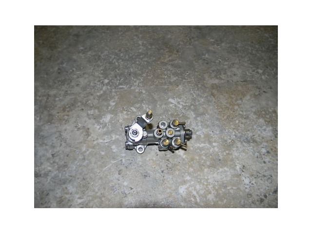 1991 Suzuki DT 75 Oil Injection Pump 16100-95531