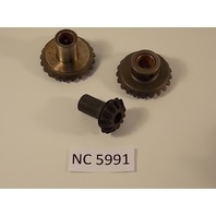 NEW Johnson Evinrude Gear Set 377877  1957 18 HP 307125 377876