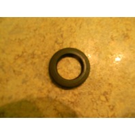 New Johnson Evinrude OMC 1984-06 Oil Retainer 329923 90-235 HP