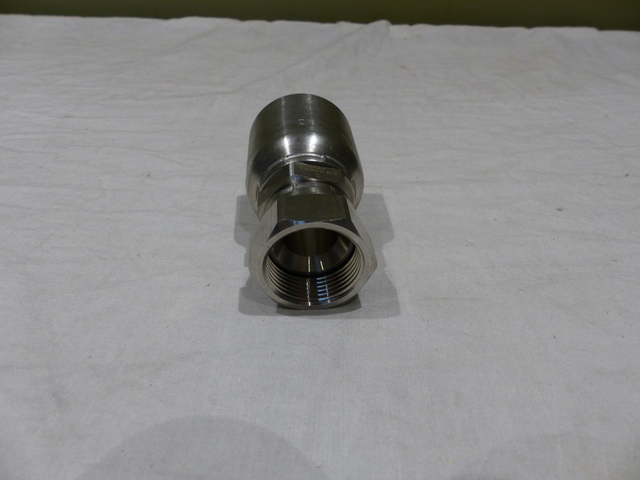 PARKER STAINLESS STEEL HOSE FITTING FEMAL JIC STRAIGHT 37 DEG TO 1
