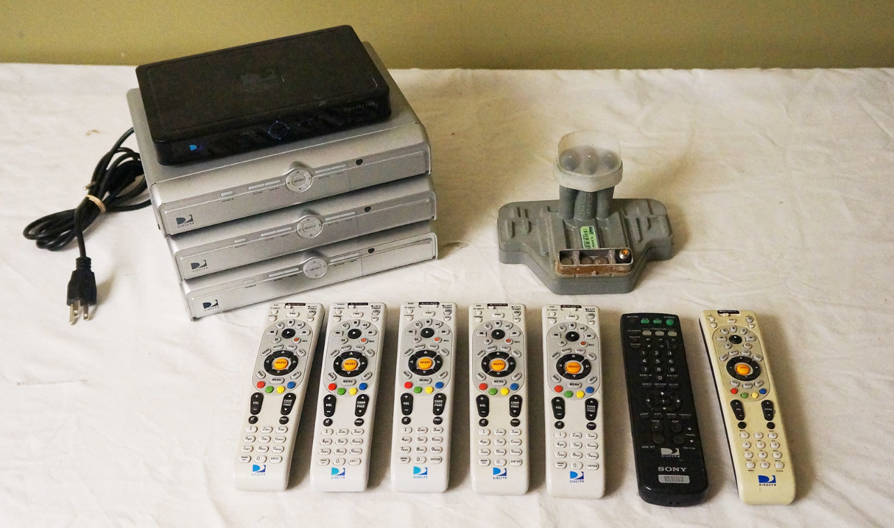 LOT OF 8* DIRECTV SATELLITE RECEIVERS D11 HD H25100 SL3S4NR202