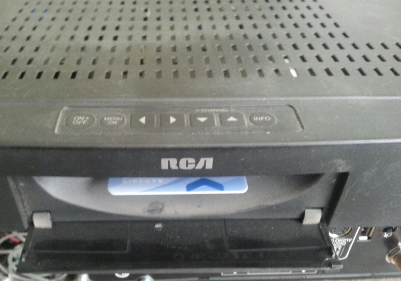 LOT OF 8* DIRECTV SATELLITE RECEIVERS D11 HD H25100 SL3S4NR202