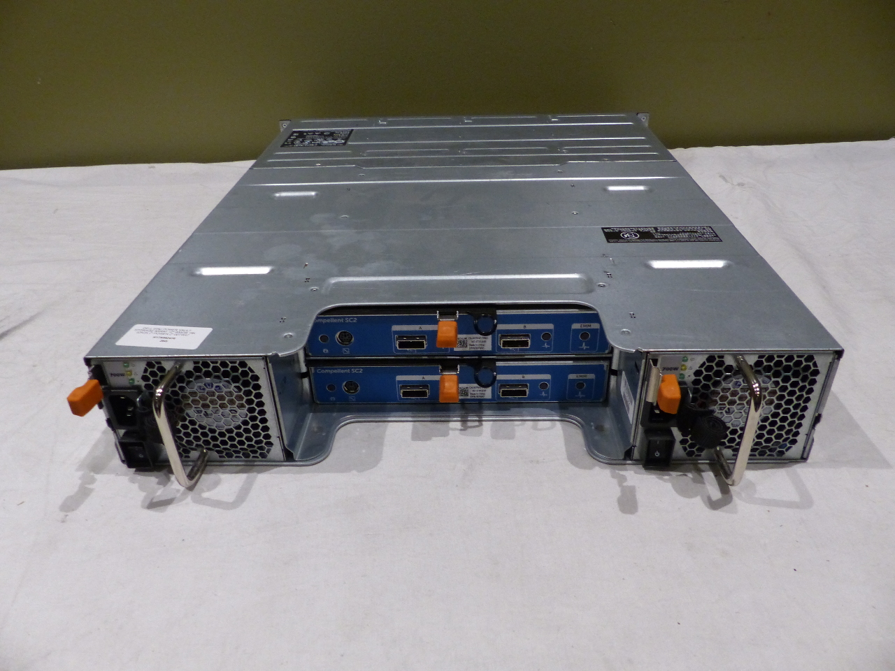 DELL COMPELLENT SC200 E04J POWERVAULT STORAGE ARRAY 12* 600GB 15K 2