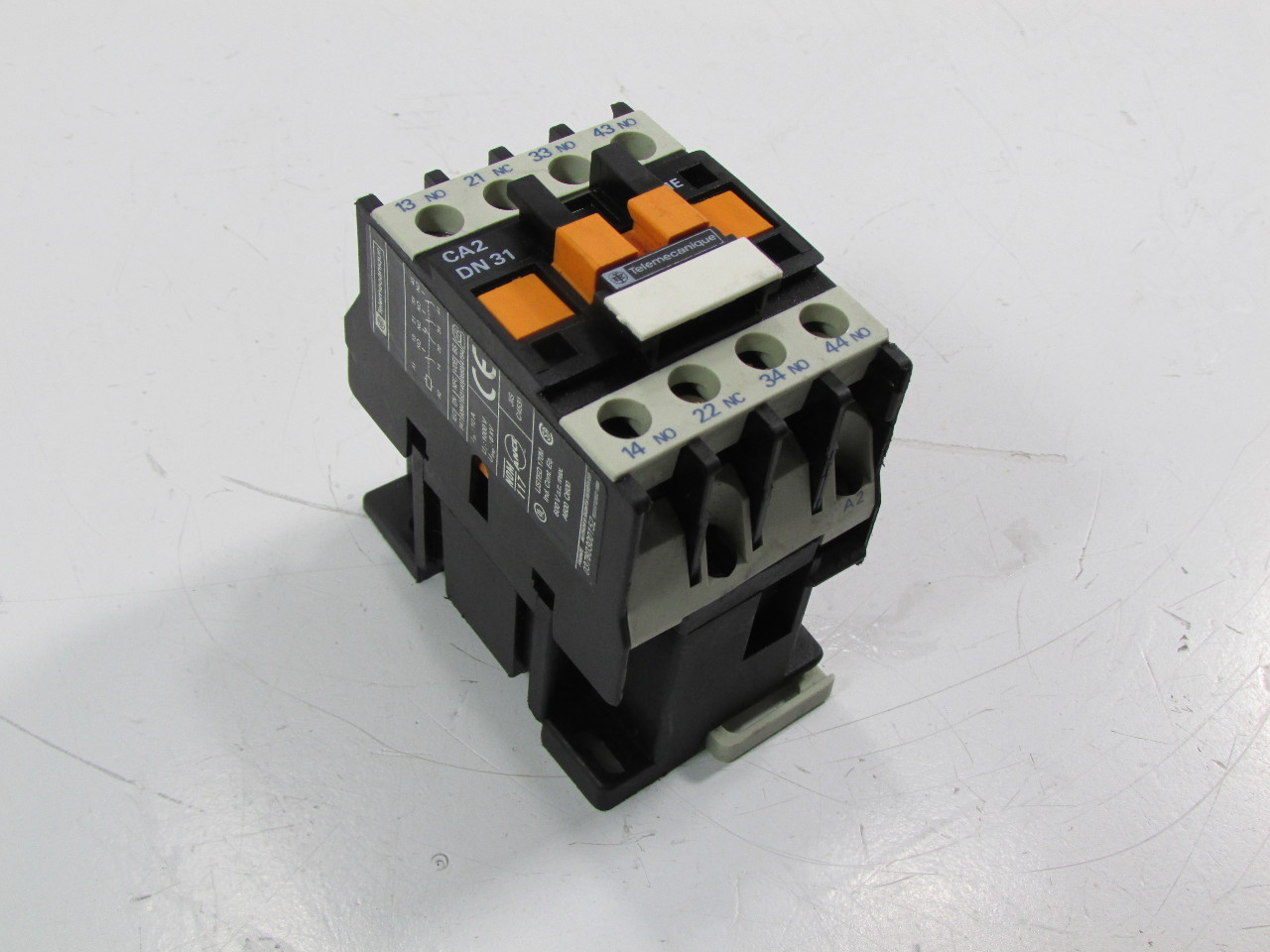 TELEMECANIQUE CA2 DN31 RELAY CONTACTOR 240V 60Hz U6 | Premier Equipment