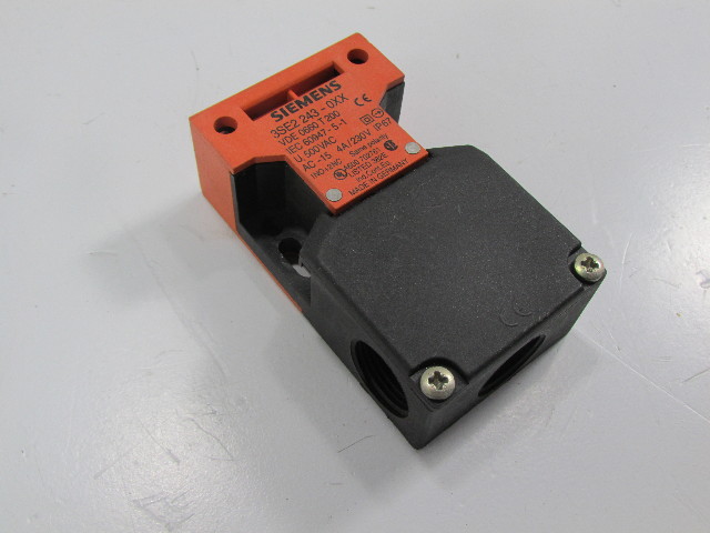 SIEMENS 3SE2-243-0XX INTERLOCK SW,TOP AND SIDE ENTRY USED
