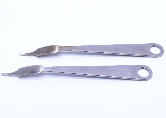 * LOT OF (2) AESCULAP FK166R ORTHOPEDIC SPINE HOHMANN BONE LEVER