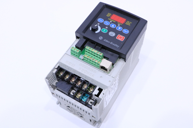 *ALLEN BRADLEY POWERFLEX4 22A-D6P0N104 DRIVE 3HP