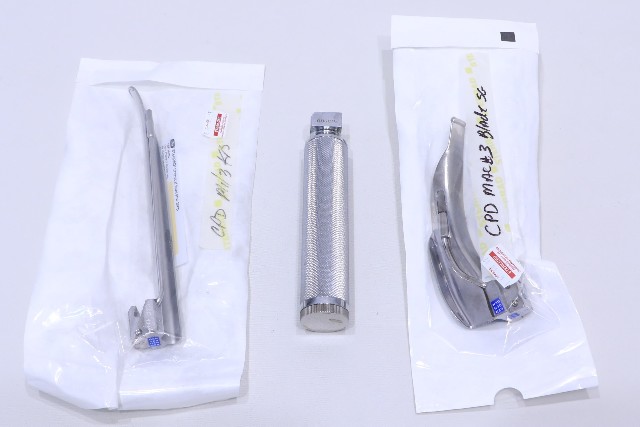 * RUSCH LARYNGOSCOPE HANDLE MAC 3 MILLER 3 BLADES