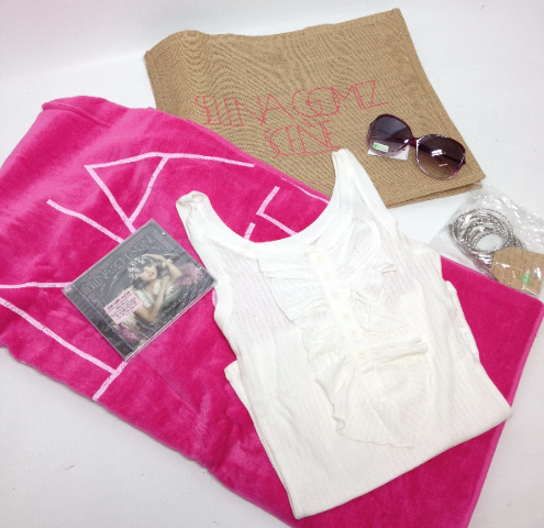NEW Selena Gomez Fan Pack - When the Sun Goes Down (S white shirt, EXTRAS)