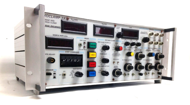 Axon Axoclamp-2A Current And Voltage Clamp