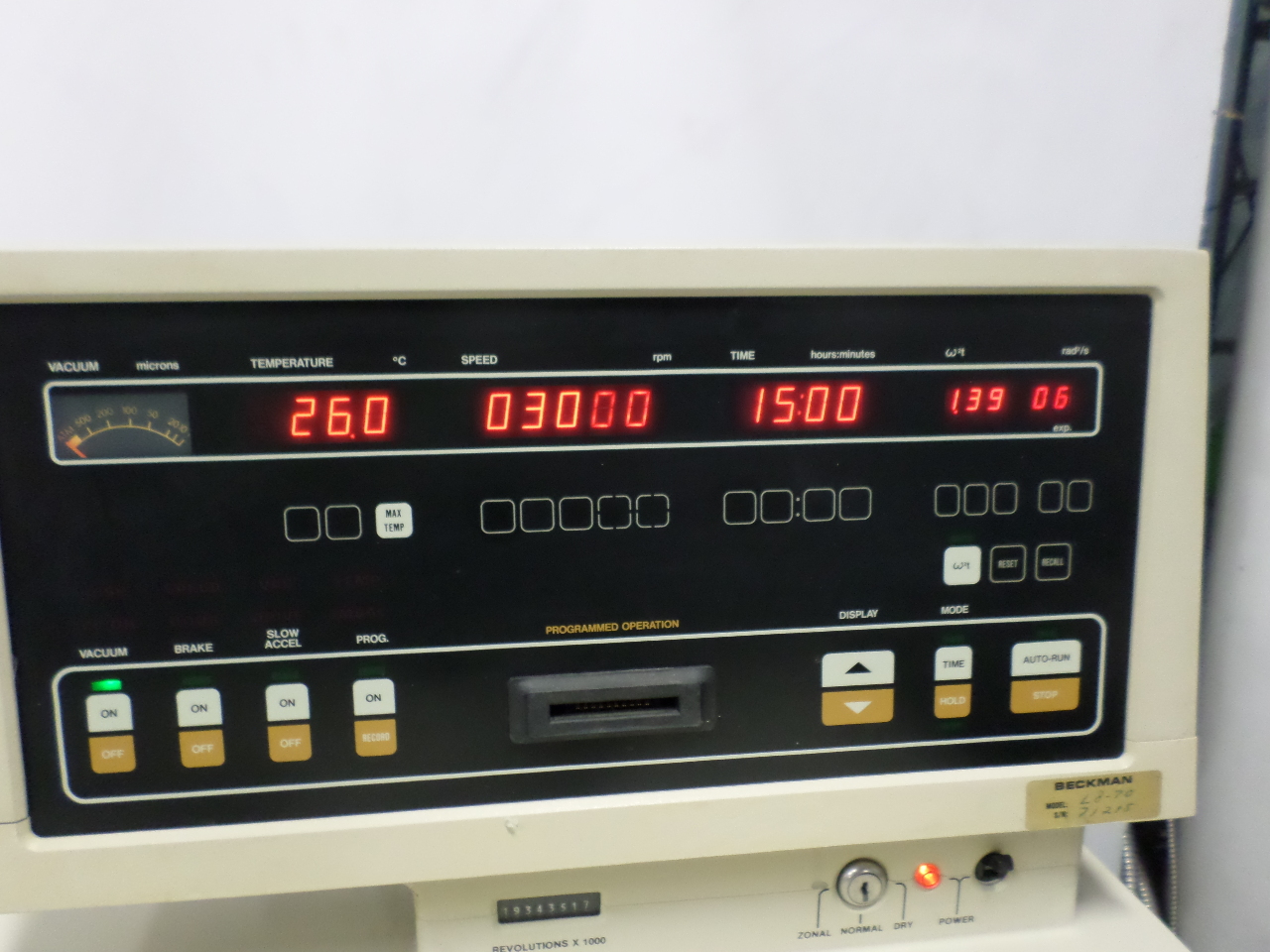 Beckman UltraCentrifuge L870R Cat 341304 ElectronicDepot USA