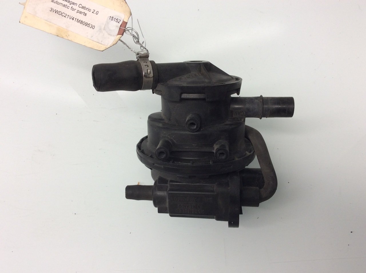 1999 2000 2001 Volkswagen Cabrio fuel vapor leak detection pump 021906271