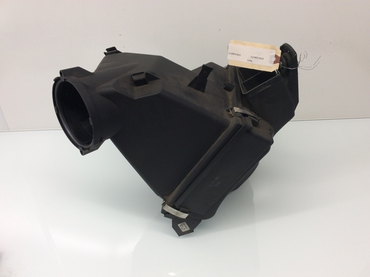 2004 2005 Audi A6 Allroad air cleaner assembly 4.2 079133837C